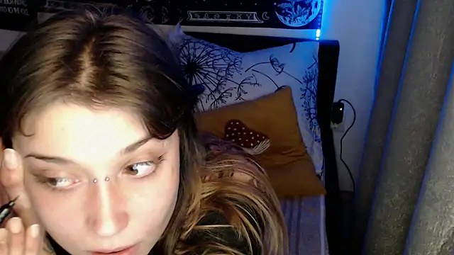 Snapshot of AlienforTwenty chatting on 06-12-26, 06:16 AlienforTwenty online show from 06-12-26, 06:16