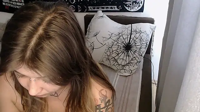 Snapshot of AlienforTwenty chatting on 07-20-26, 10:39 AlienforTwenty online show from 07-20-26, 10:39