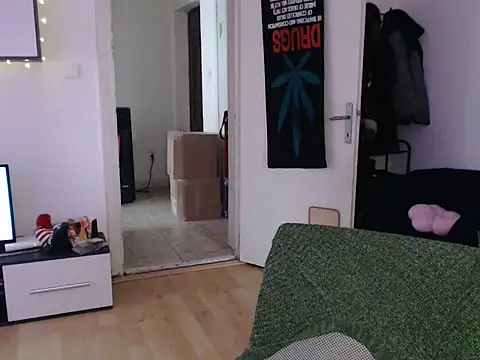 AlienforTwenty online show from 12-17-25, 09:03