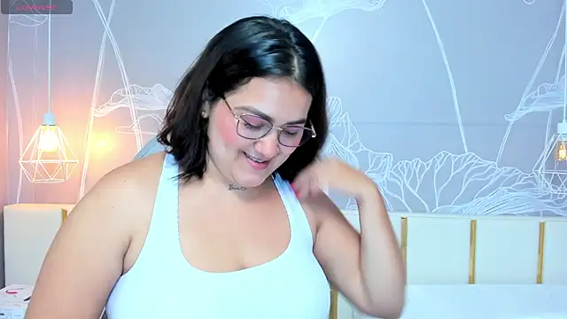Snapshot of beautifulgirl4u_ chatting on 05-19-26, 01:56 beautifulgirl4u online show from 05-19-26, 01:56
