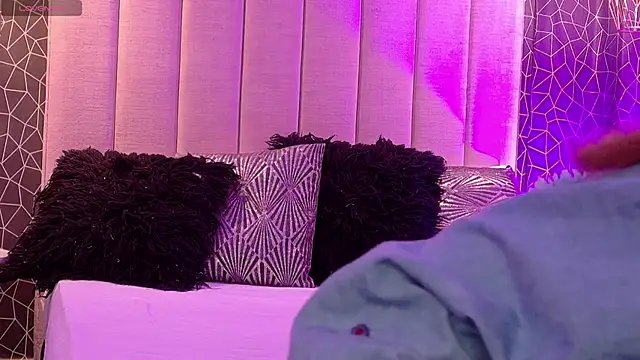 danielamilles online show from 12-17-25, 01:16