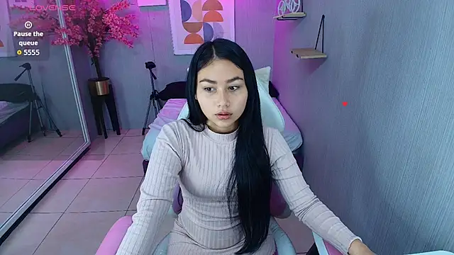 Carolina cherry online show from 03-19-26, 12:16