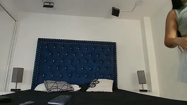 Carolina cherry online show from 07-12-26, 12:39