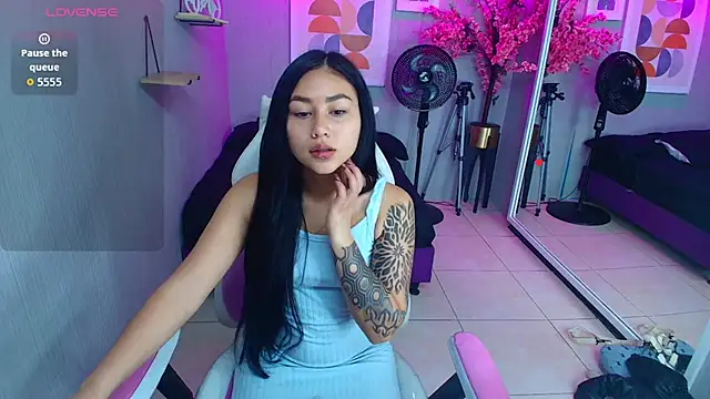 Carolina cherry online show from 03-10-26, 11:47