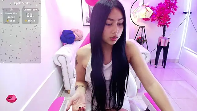 Carolina cherry online show from 02-13-26, 12:27