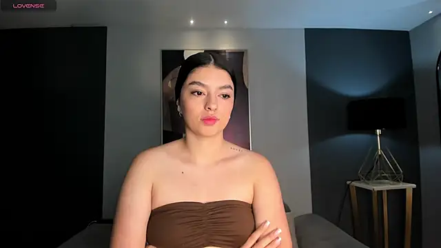 Snapshot of ValeriaRossi_ chatting on 02-26-26, 11:43 ValeriaRossi online show from 02-26-26, 11:43