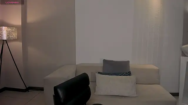 Snapshot of ValeriaRossi_ chatting on 02-19-26, 12:13 ValeriaRossi online show from 02-19-26, 12:13