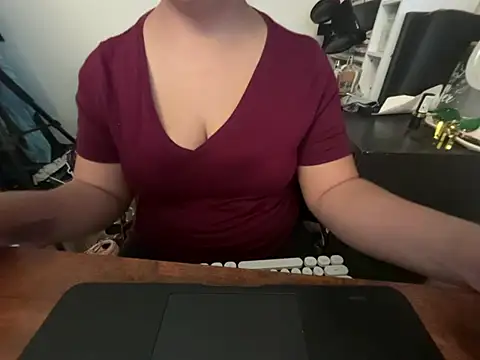 BettyWhispers online show from 01-10-26, 05:52