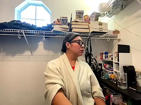 BettyWhispers online show from 12-21-25, 06:42