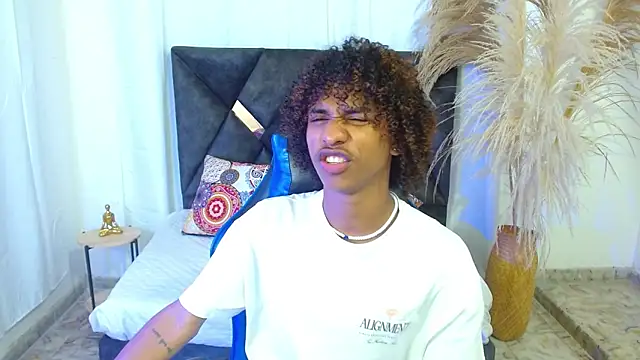 Snapshot of angelll18_ chatting on 02-10-26, 08:30 angelll18 online show from 02-10-26, 08:30