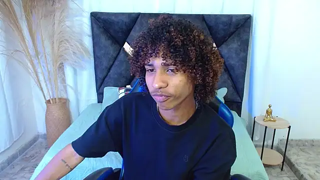 angelll18  online show from 01-05-26, 08:45