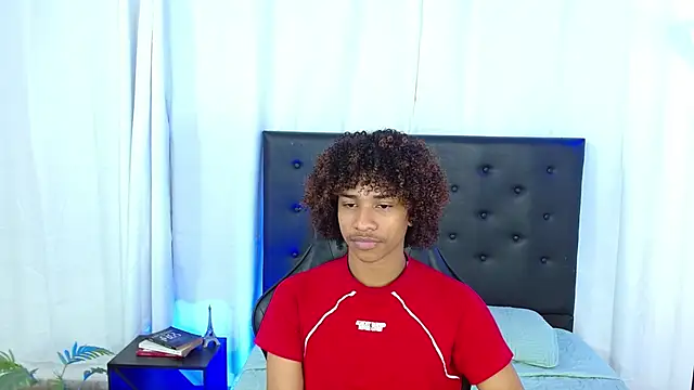 Snapshot of angelll18_ chatting on 02-25-26, 08:19 angelll18 online show from 02-25-26, 08:19