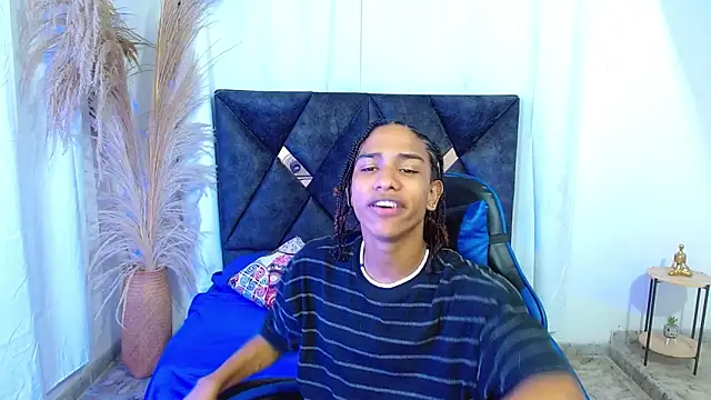 angelll18  online show from 06-18-26, 08:36