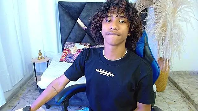 Snapshot of angelll18_ chatting on 02-23-26, 08:53 angelll18 online show from 02-23-26, 08:53