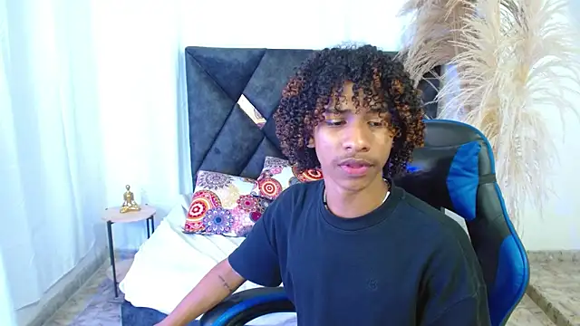 Snapshot of angelll18_ chatting on 02-27-26, 09:03 angelll18 online show from 02-27-26, 09:03