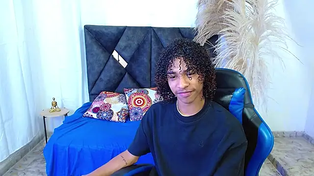 angelll18  online show from 03-12-26, 09:08