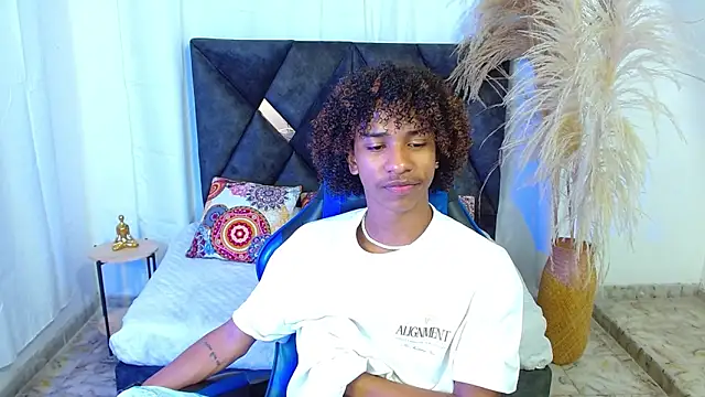 Snapshot of angelll18_ chatting on 02-20-26, 08:44 angelll18 online show from 02-20-26, 08:44