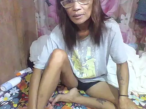 Snapshot of Petite_elise chatting on 06-14-26, 10:11 Petite elise online show from 06-14-26, 10:11