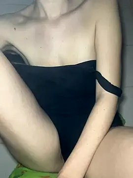 Snapshot of LoverNIXI chatting on 12-18-25, 01:26 LoverNIXI online show from 12-18-25, 01:26