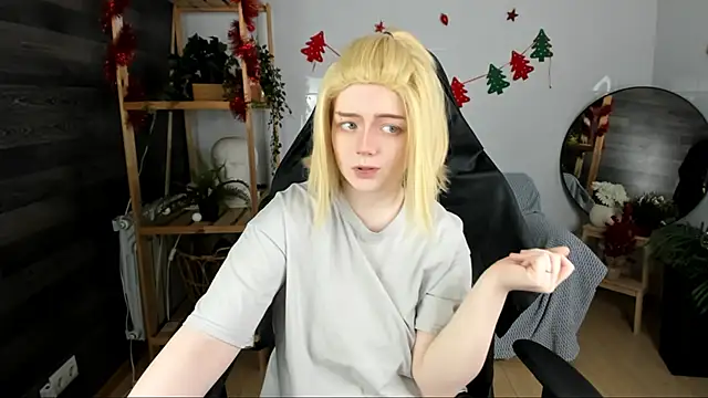 KellyKik online show from 12-17-25, 08:14