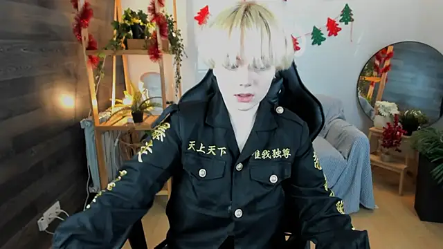 KellyKik online show from 12-19-25, 08:33