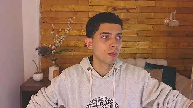 prettyboyy 13 online show from 12-18-25, 03:11