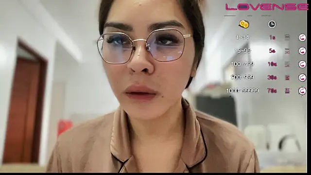 Snapshot of callMeMartina_Lyn chatting on 12-15-25, 06:41 callMeMartina Lyn online show from 12-15-25, 06:41