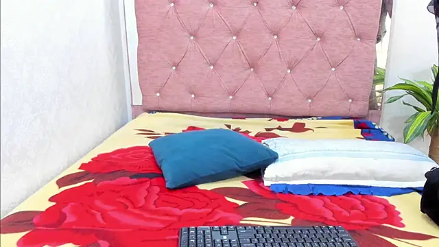 Snapshot of Jazmin040_ chatting on 01-10-26, 11:38 Jazmin040 online show from 01-10-26, 11:38