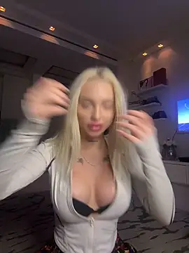 blonde di online show from 12-17-25, 02:49