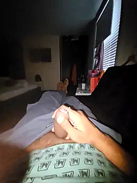 Gnax1 online show from 12-17-25, 08:19