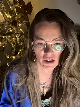 vinique99 online show from 12-17-25, 03:06