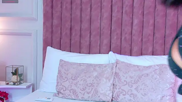 Nicol-Bonny online show from 12-22-25, 01:17