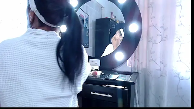 Naomy Mature online show from 03-10-26, 12:09