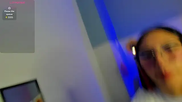 Hiyori Bloom  online show from 01-08-26, 05:35