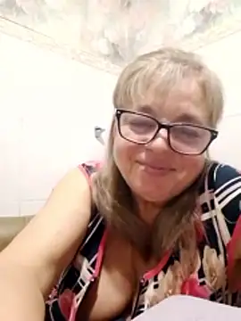 Snapshot of LinaLight88 chatting on 02-06-26, 09:44 LinaLight88 online show from 02-06-26, 09:44