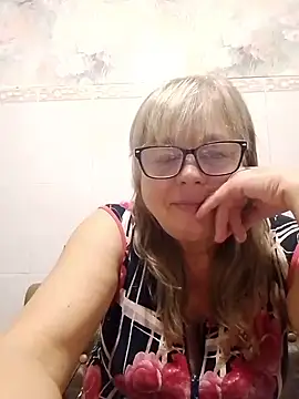 Snapshot of LinaLight88 chatting on 02-08-26, 10:51 LinaLight88 online show from 02-08-26, 10:51