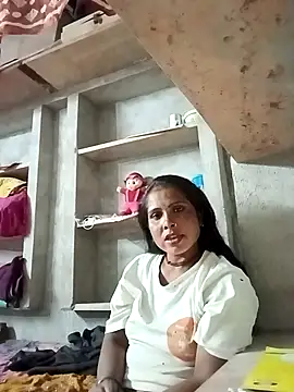 Snapshot of Shreya_pandit chatting on 02-12-26, 12:27 Shreya pandit online show from 02-12-26, 12:27