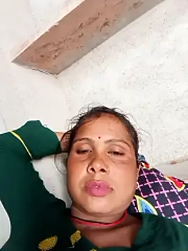 Snapshot of Shreya_pandit chatting on 02-15-26, 07:51 Shreya pandit online show from 02-15-26, 07:51