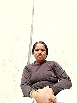 Snapshot of Shreya_pandit chatting on 01-18-26, 06:28 Shreya pandit online show from 01-18-26, 06:28