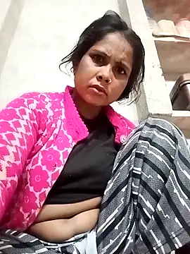 Snapshot of Shreya_pandit chatting on 02-15-26, 02:01 Shreya pandit online show from 02-15-26, 02:01