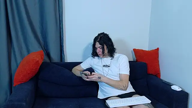 Snapshot of Lesya1kenknk chatting on 12-19-25, 06:27 Lesya1kenknk online show from 12-19-25, 06:27