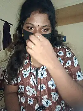 Snapshot of tamilsaisree chatting on 06-11-26, 04:48 tamilsaisree online show from 06-11-26, 04:48