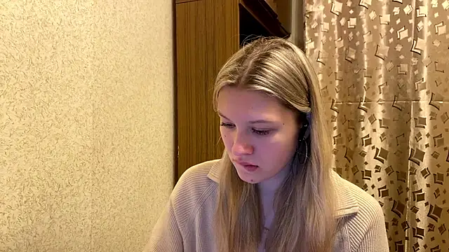 SkyeDavis online show from 12-21-25, 07:04