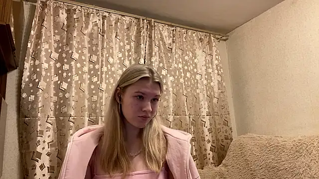 SkyeDavis online show from 12-15-25, 08:14