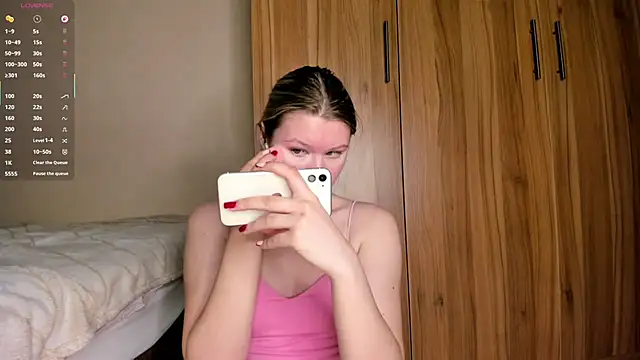 SkyeDavis online show from 03-12-26, 01:15