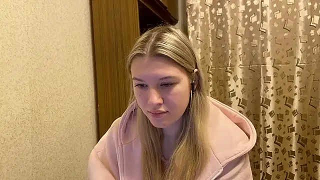 SkyeDavis online show from 12-17-25, 07:19