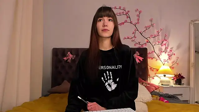 Snapshot of MilanaHotts chatting on 02-05-26, 06:42 MilanaHotts online show from 02-05-26, 06:42