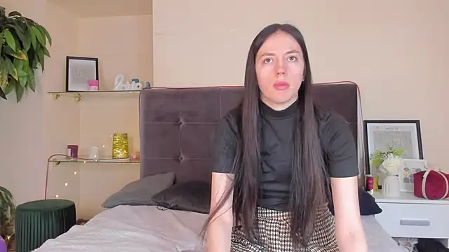 Snapshot of AdrianaCult chatting on 02-25-26, 06:24 AdrianaCult online show from 02-25-26, 06:24