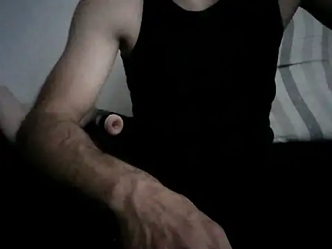 Snapshot of Mikki9233 chatting on 06-12-26, 05:32 Mikki9233 online show from 06-12-26, 05:32