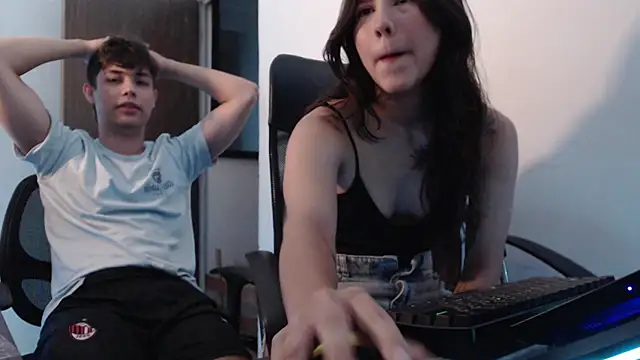 T-PHotxCouple online show from 06-20-26, 03:11